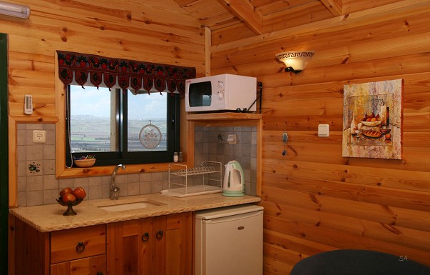 אביב בכרם - בקתות עץ - ������ �רמות נפתלי - ������ ����